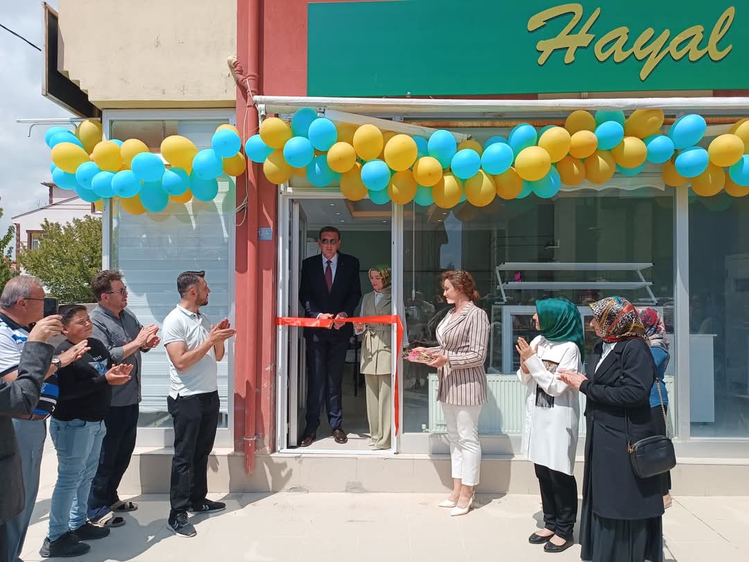 İlçemizde Hayal Cafe ve Pastane İsimli İşletmenin Açılışı Gerçekleştirildi